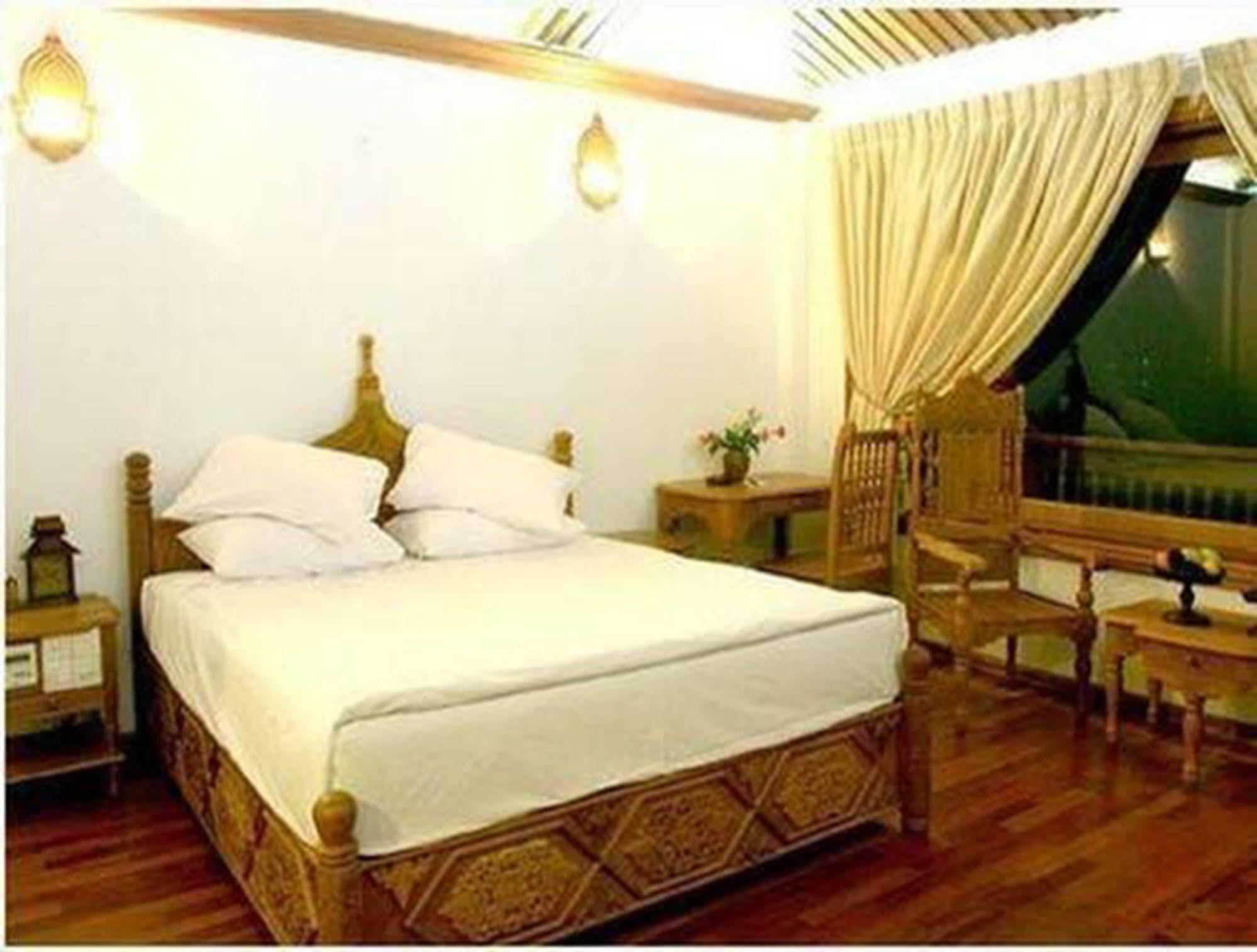 Kma Kaytumadi Hotel Taungoo Ngoại thất bức ảnh